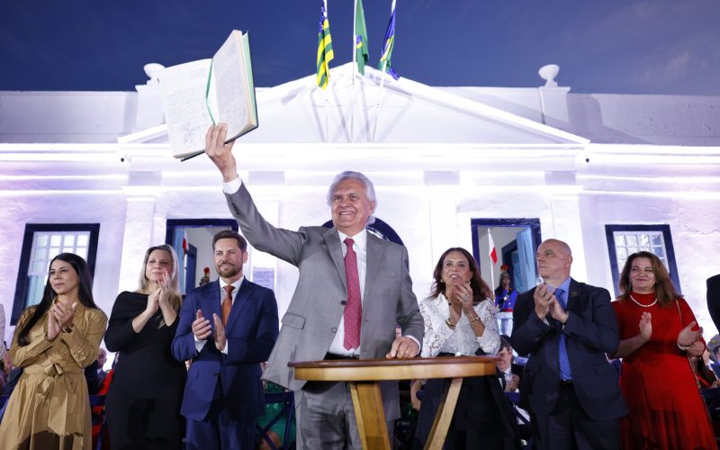 Caiado instala sede simbólica dos três poderes na cidade de Goiás