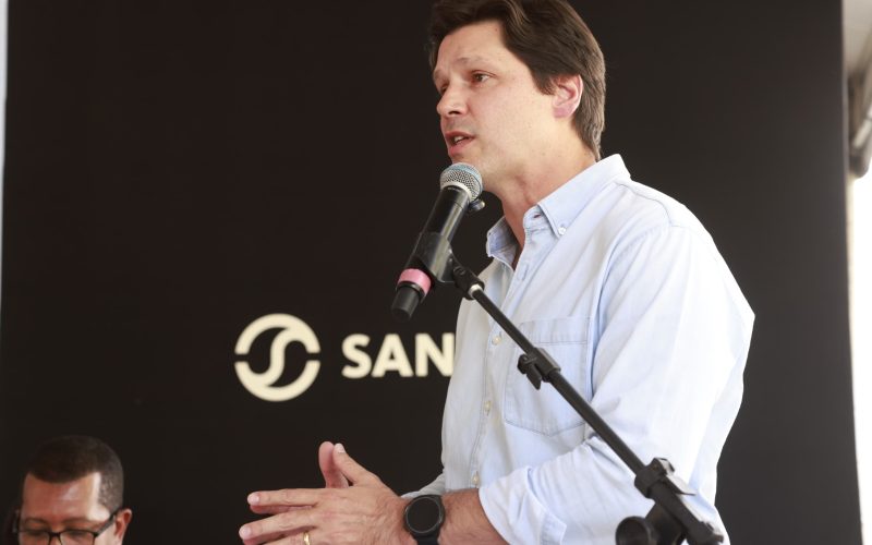 Daniel Vilela entrega obra que vai ampliar fornecimento de água em Aparecida de Goiânia