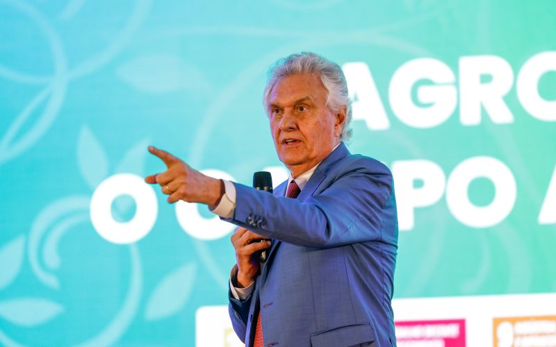 Caiado destaca avanço tecnológico do agro goiano em palestra em Holambra