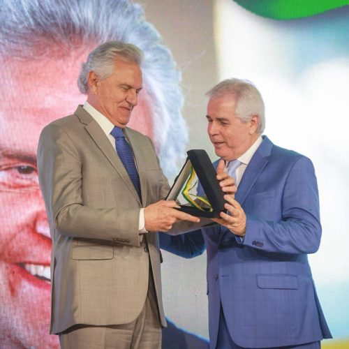 Caiado recebe homenagem em Brasília e destaca avanços do transporte público em Goiânia