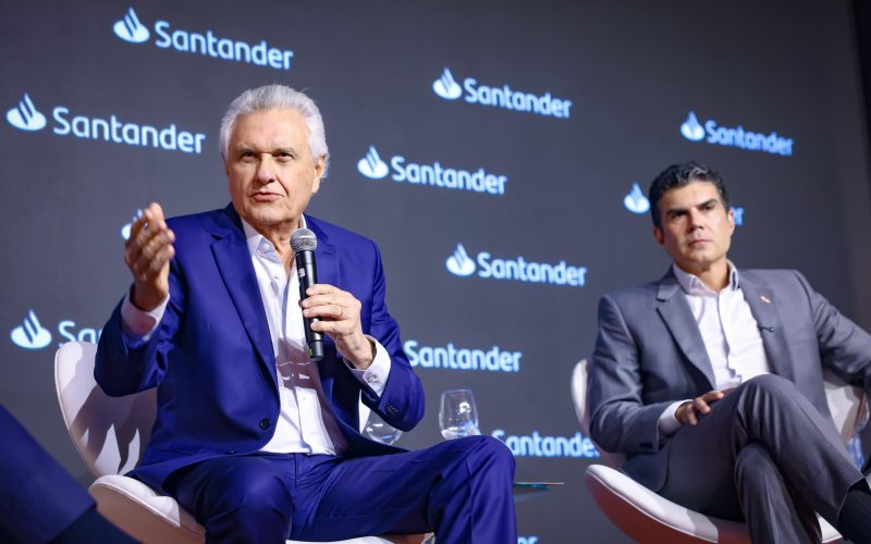 Caiado apresenta transformação de Goiás durante conferência do Banco Santander