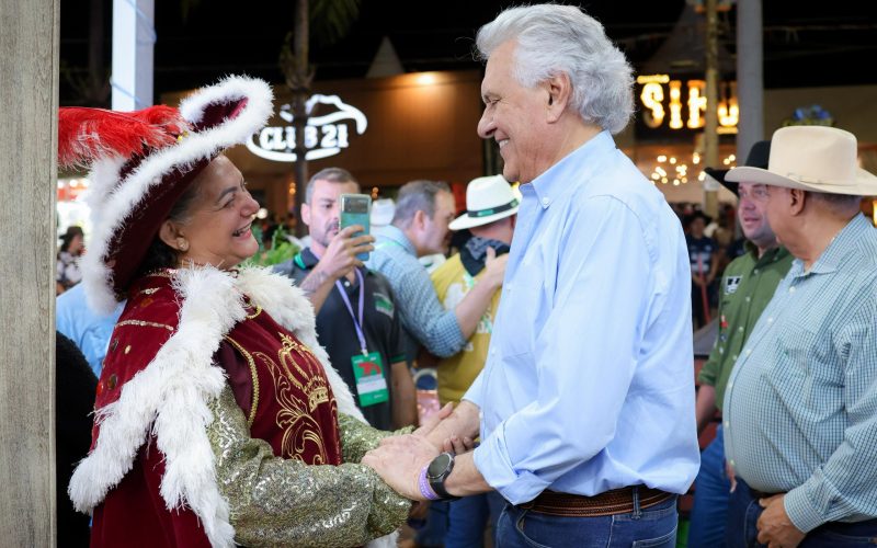 Caiado visita estande do Governo de Goiás na Festa do Peão de Barretos