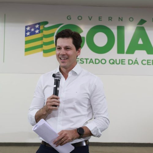 Daniel Vilela entrega máquinas do Mecaniza Campo a 14 municípios goianos
