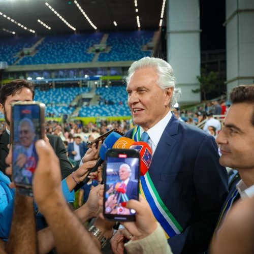 Caiado recebe maior honraria concedida pela Polícia Militar de Mato Grosso