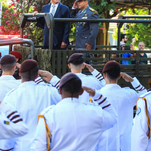 Em Goiânia, governador Ronaldo Caiado participa do desfile cívico-militar de 7 de setembro