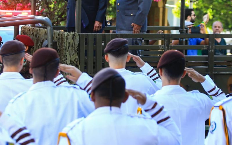 Em Goiânia, governador Ronaldo Caiado participa do desfile cívico-militar de 7 de setembro