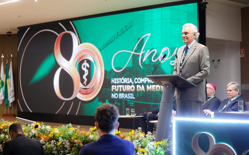 Caiado destaca papel dos médicos na saúde de qualidade durante celebração dos 80 anos do CFM