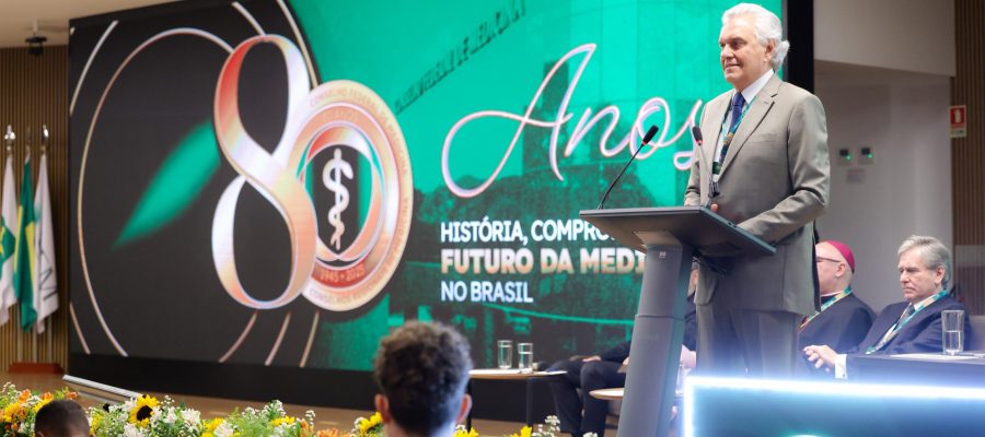 Caiado destaca papel dos médicos na saúde de qualidade durante celebração dos 80 anos do CFM