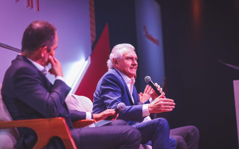 Caiado destaca modernização e desafios do campo em participação no Agro Summit 2025