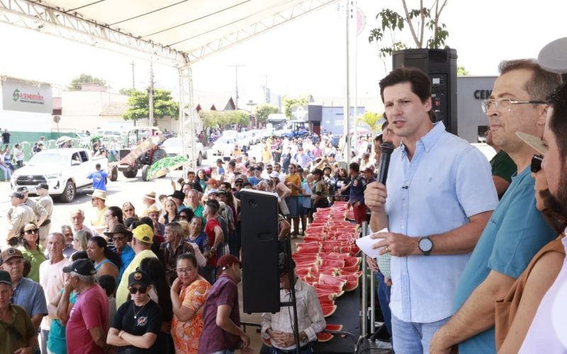 Daniel Vilela celebra tradição Festa da Melancia em Uruana