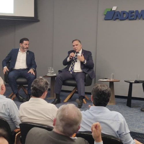 Mabel se reúne com setor da construção civil para discutir regras de transporte e descarte de concreto em Goiânia
