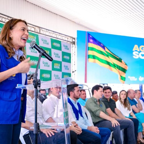 Gracinha Caiado entrega benefícios do Agro é Social em Luziânia