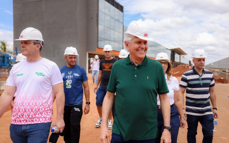 Caiado vistoria obras do Autódromo Internacional de Goiânia