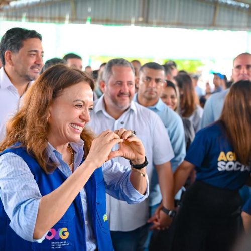 Gracinha Caiado entrega benefícios do Agro é Social em Mara Rosa