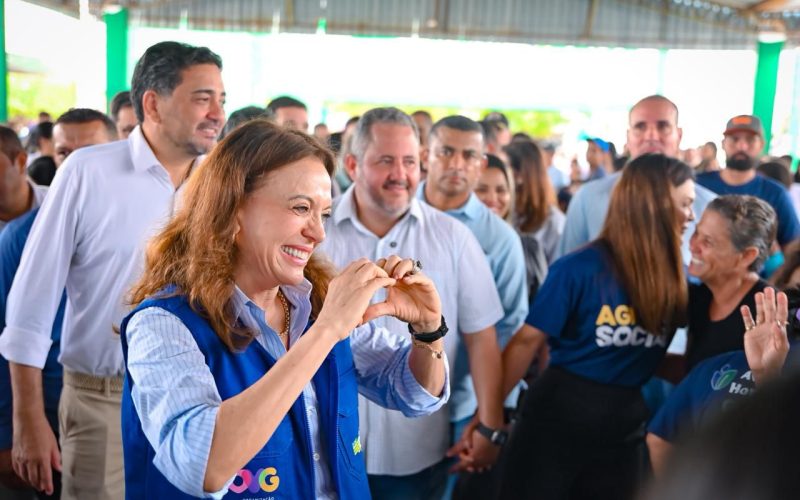 Gracinha Caiado entrega benefícios do Agro é Social em Mara Rosa