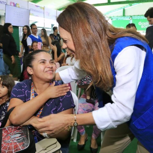 Gracinha Caiado entrega benefícios na abertura do Goiás Social em Planaltina
