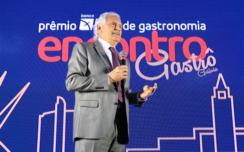 Caiado destaca impacto econômico da gastronomia na entrega de premiação