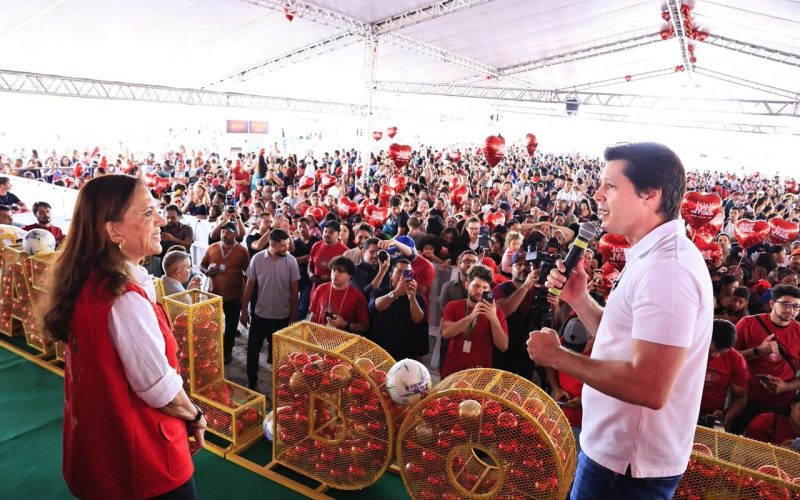 Gracinha Caiado e Daniel Vilela entregam 27 mil brinquedos em Aparecida de Goiânia