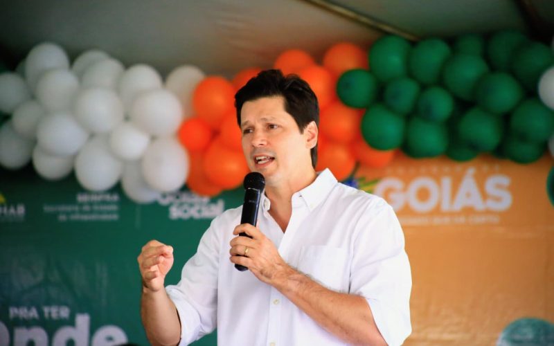 “Vocês vão passar o Natal na casa de vocês”, afirma Daniel Vilela em entrega de moradias gratuitas