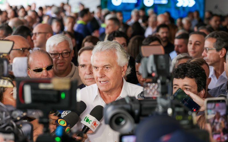 Caiado entrega reconstrução do Terminal Praça A e 21 ônibus elétricos