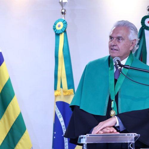Novo imortal da Academia Goiana de Medicina, Caiado defende classe e prega saúde pública de qualidade