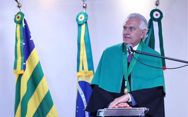 Novo imortal da Academia Goiana de Medicina, Caiado defende classe e prega saúde pública de qualidade