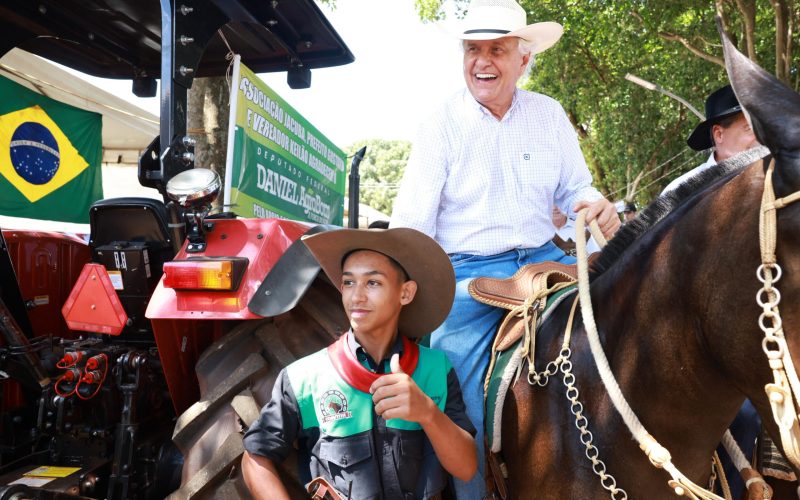 Caiado ressalta avanços na segurança pública em Encontro de Muladeiros de Iporá