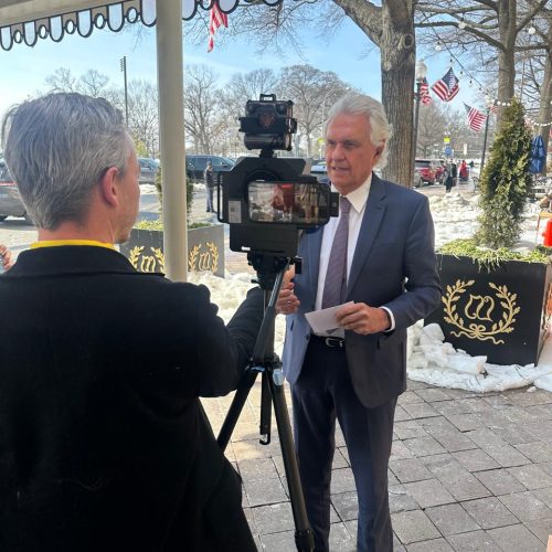 Nos EUA, Caiado busca acordos para exploração de minerais críticos com garantia de transferência de tecnologia