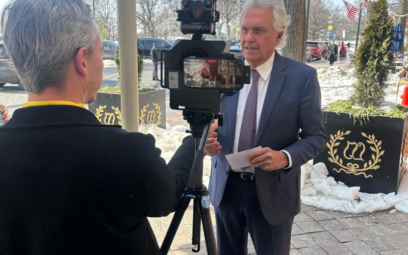 Nos EUA, Caiado busca acordos para exploração de minerais críticos com garantia de transferência de tecnologia