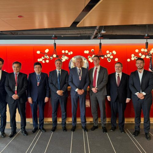 Caiado volta dos EUA com negociações para projetos em IA, data centers e minerais críticos