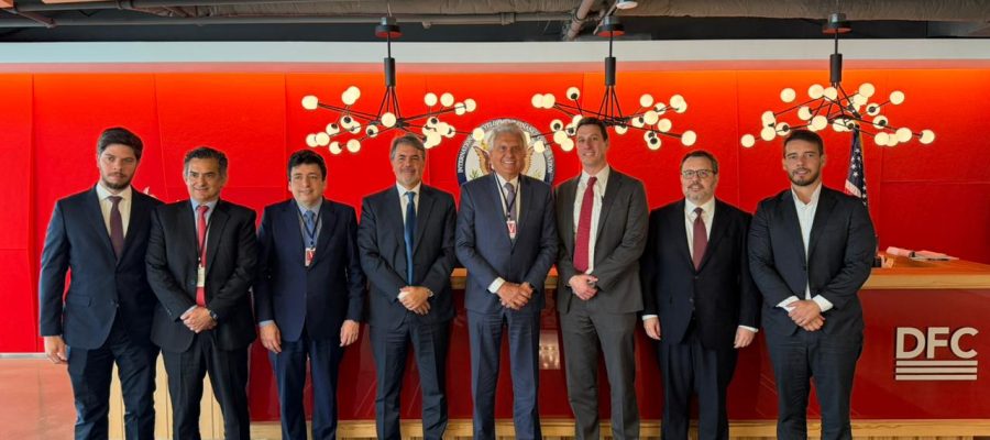 Caiado volta dos EUA com negociações para projetos em IA, data centers e minerais críticos