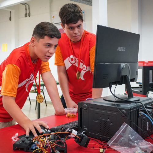 Curso gratuito de introdução à robótica tem mais de 900 vagas abertas em Goiás