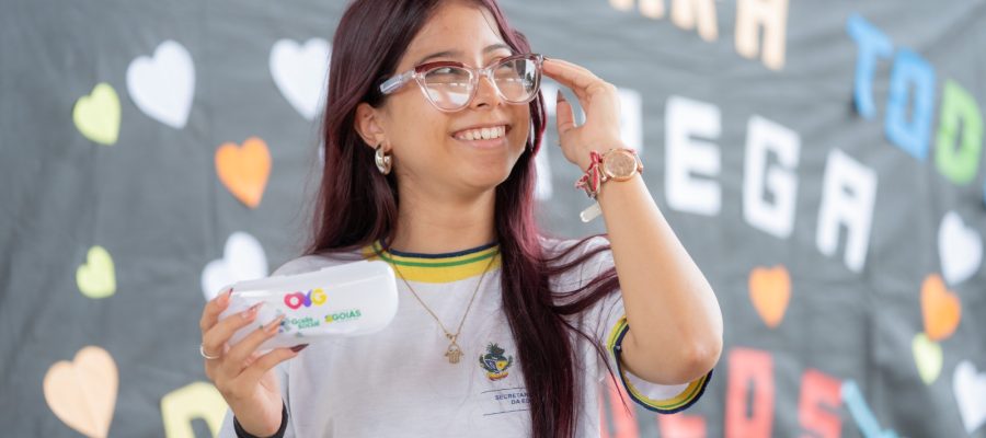 Goiás Social: Olhar para Todos entrega óculos a alunos da rede estadual