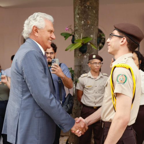 Caiado e Daniel entregam prêmios de até R$ 10 mil para destaques da rede estadual no Enem 2025