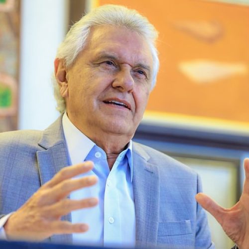 Caiado anuncia reajuste de 5,4% para os professores da rede estadual de ensino