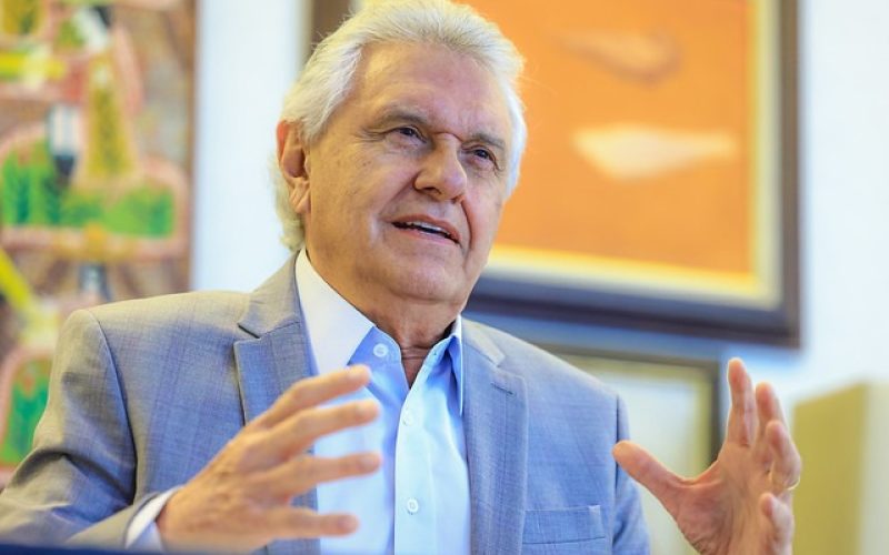 Caiado anuncia reajuste de 5,4% para os professores da rede estadual de ensino