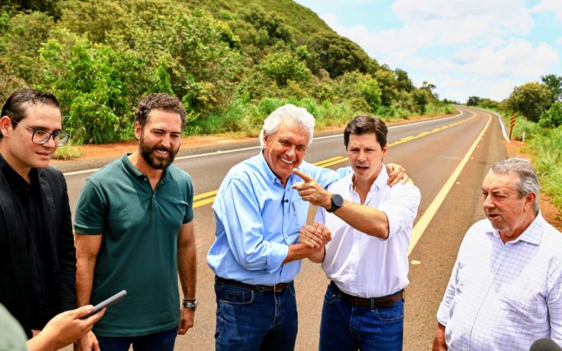 Caiado e Daniel Vilela inauguram reestruturação da GO-050, em Chapadão do Céu