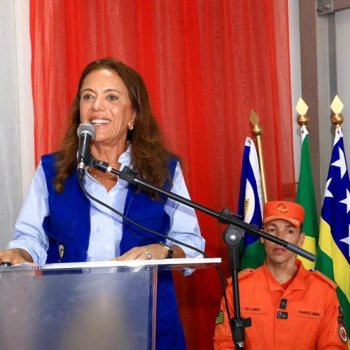 Gracinha Caiado inaugura unidade dos bombeiros e entrega casas em Barro Alto