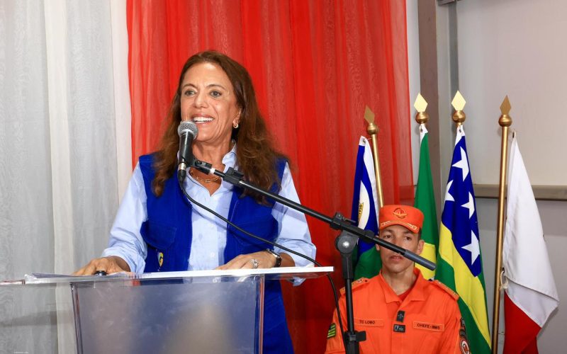 Gracinha Caiado inaugura unidade dos bombeiros e entrega casas em Barro Alto