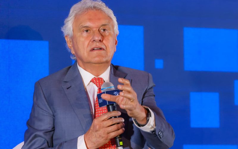 Caiado destaca gestão fiscal e ambiente seguro para investimentos em Goiás durante fórum nacional
