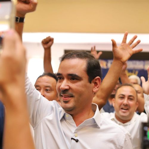 Vicentinho Júnior é ovacionado por lideranças políticas