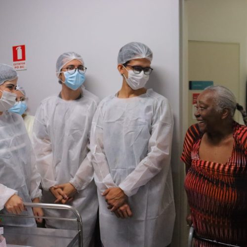 Saúde em Goiás implanta alta humanizada e transforma despedida em gesto de cuidado