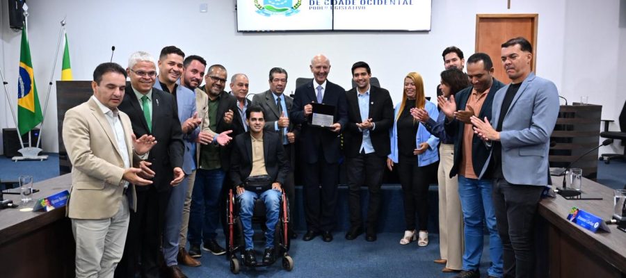 José Roberto Arruda recebe Comenda de Santo Antônio na Câmara Municipal de Cidade Ocidental