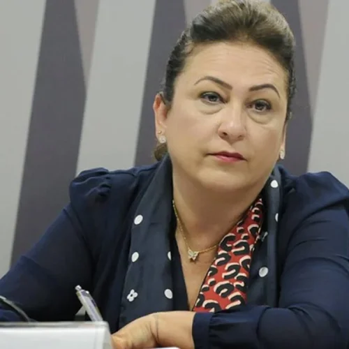 Grupo do PT aciona direção nacional contra filiação de Kátia Abreu