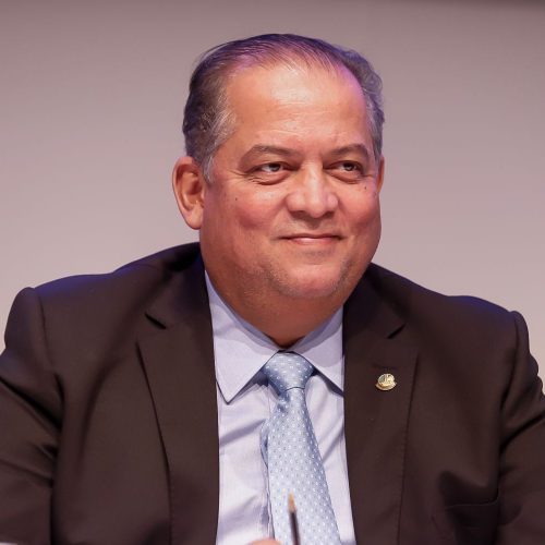 Na França, vice-presidente do Senado Eduardo Gomes participa de painel sobre Inteligência Artificial