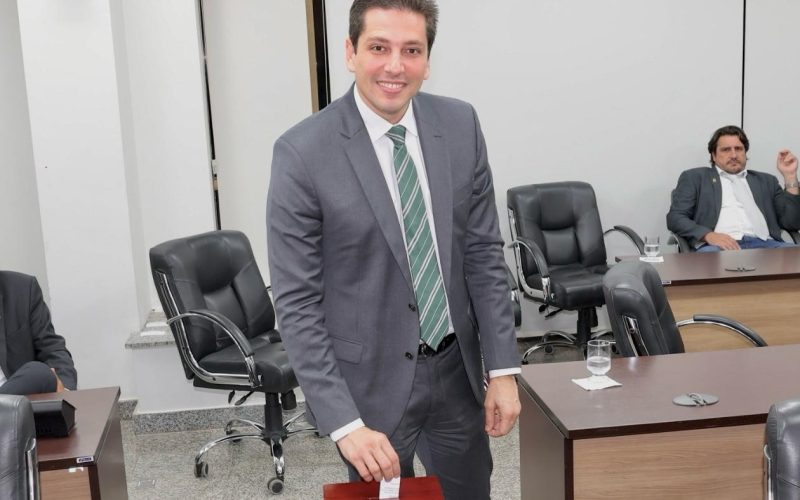 Olyntho é eleito presidente da Comissão de Finanças da Assembleia 