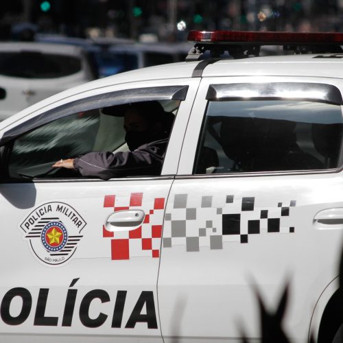 Ex-prefeito é esfaqueado por travestis