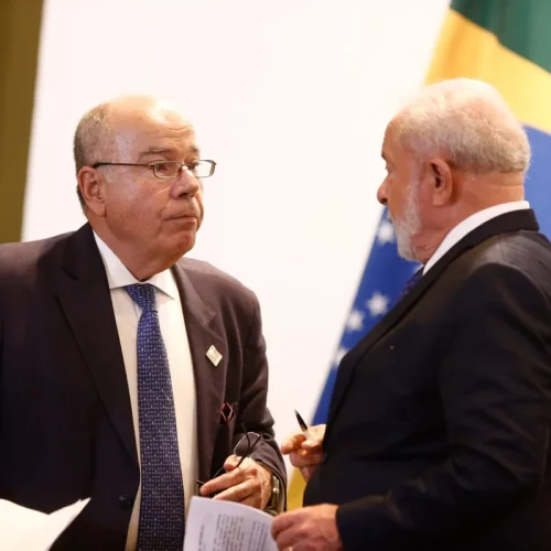 Lula recebe Vieira um dia após viagem aos EUA para negociar tarifaço