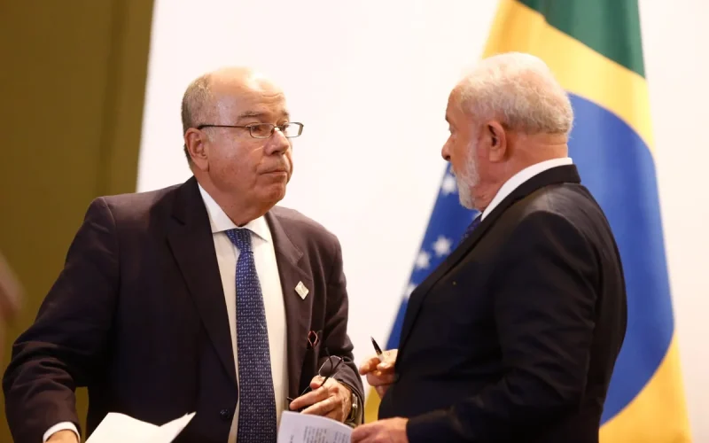 Lula recebe Vieira um dia após viagem aos EUA para negociar tarifaço