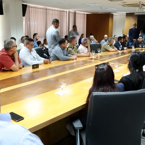 Amélio Cayres recebe sindicalistas e discute PEC do Teto